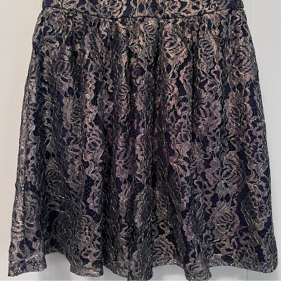 Lulu’s Mini Lace party dress size M deep V front and back gold tone lace - Picture 4 of 10